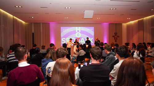 Hot-Spot-Talk mit Bischof Benno und Strafrichter Martin Mitteregger, sowie über 60 Jugendlichen in Bludenz. Thema: Vergeben. Vergessen. Vorbei!?