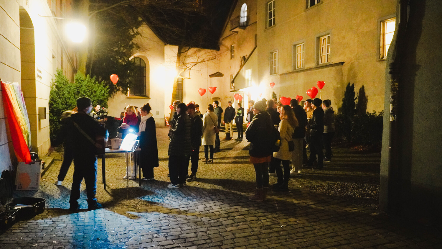 Amor und Jugendseelsorger Fabian Jochum zeigte was er kann, beim Singlegottesdienst der Jungen Kirche.